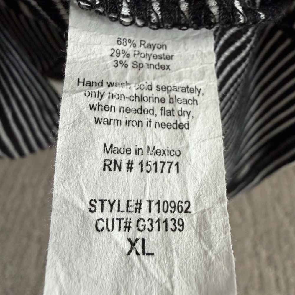 Gilli Monochrome Striped Tank Top - Picture 3 of 4